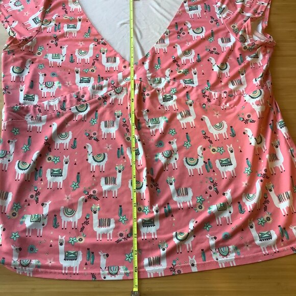 Soft pink v-neck lightweight top with llamas - Picture 5 of 6
